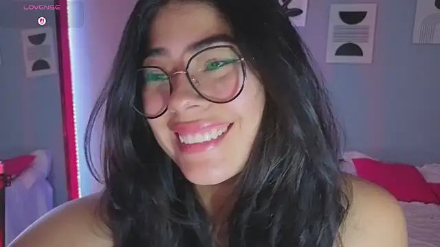 Snapshot of LoaLuxury chatting on February 19, 2026, 5:43 pm LoaLuxury online show from February 19, 2026, 5:43 pm