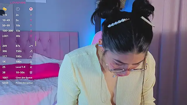 Snapshot of LoaLuxury chatting on November 7, 2025, 6:01 pm LoaLuxury online show from November 7, 2025, 6:01 pm