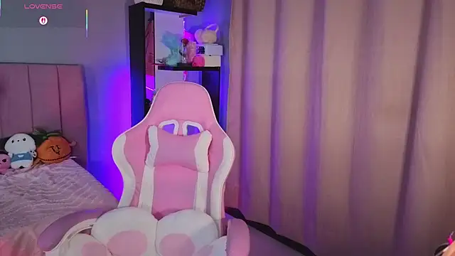 Snapshot of LoaLuxury chatting on January 10, 2026, 1:39 pm LoaLuxury online show from January 10, 2026, 1:39 pm