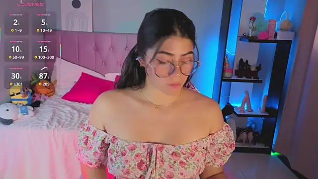 Snapshot of LoaLuxury chatting on November 23, 2025, 6:07 pm LoaLuxury online show from November 23, 2025, 6:07 pm