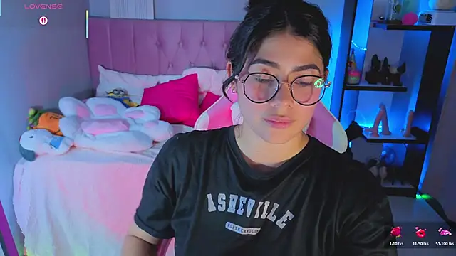 Snapshot of LoaLuxury chatting on November 14, 2025, 11:41 pm LoaLuxury online show from November 14, 2025, 11:41 pm