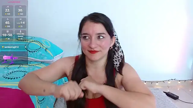 Snapshot of Emelyross_ chatting on April 23, 2026, 1:35 pm Emelyross online show from April 23, 2026, 1:35 pm