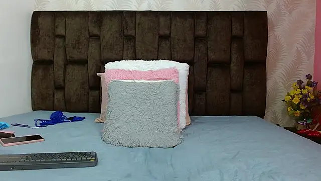 JuanitaDelMar online show from October 17, 2025, 7:22 am