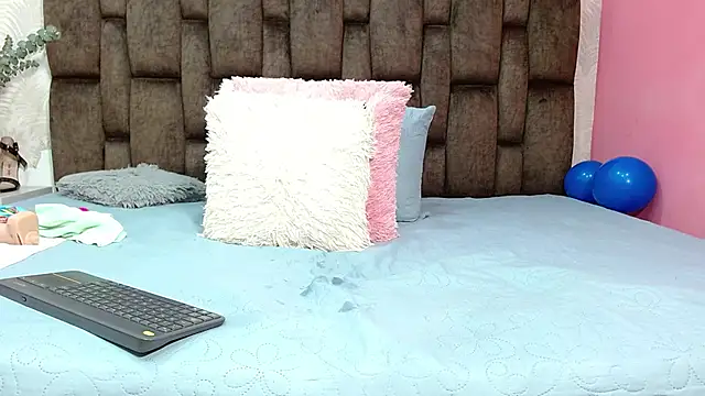 JuanitaDelMar online show from March 8, 2025, 8:11 am