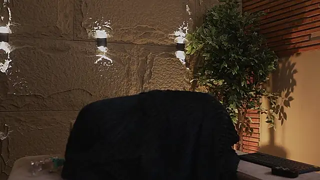 Logan Varela online show from November 16, 2025, 12:26 am