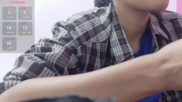 Snapshot of yourcuteneighbourr chatting on January 6, 2026, 3:10 am yourcuteneighbourr online show from January 6, 2026, 3:10 am