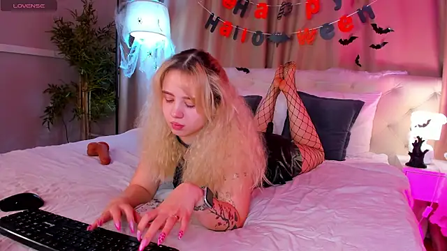 Snapshot of Valerie_Woods chatting on November 2, 2025, 1:10 am Valerie Woods online show from November 2, 2025, 1:10 am