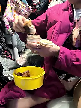 gurlnips online show from February 20, 2026, 11:45 am