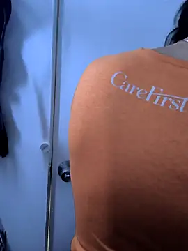 gurlnips online show from February 5, 2026, 5:09 pm