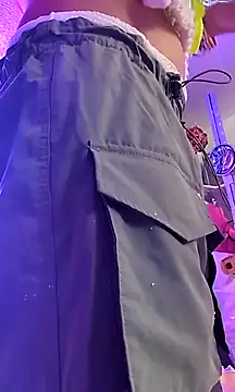 gurlnips online show from November 15, 2025, 11:25 am