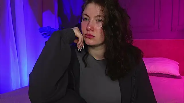 Liv Fay online show from December 5, 2025, 2:15 pm