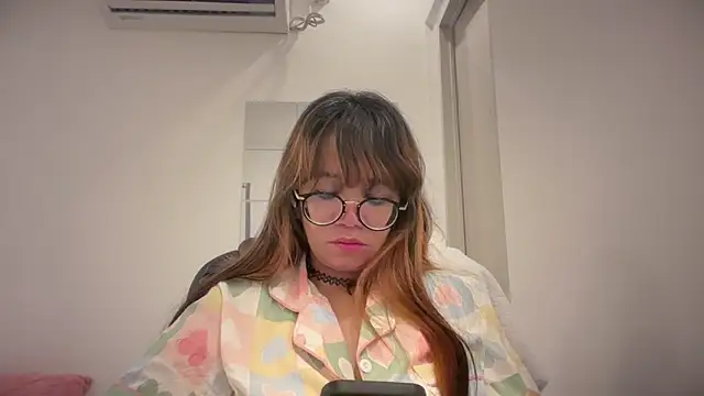 Snapshot of Pinkyrose111 chatting on May 5, 2026, 8:23 pm Pinkyrose111 online show from May 5, 2026, 8:23 pm