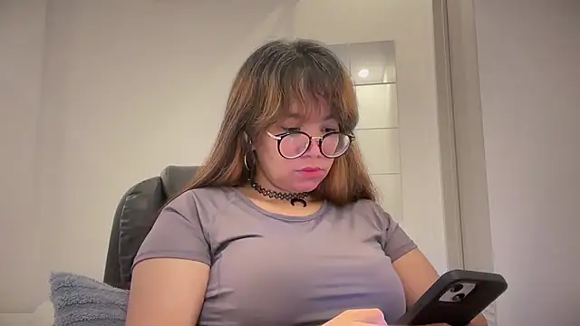 Snapshot of Pinkyrose111 chatting on April 30, 2026, 10:47 pm Pinkyrose111 online show from April 30, 2026, 10:47 pm