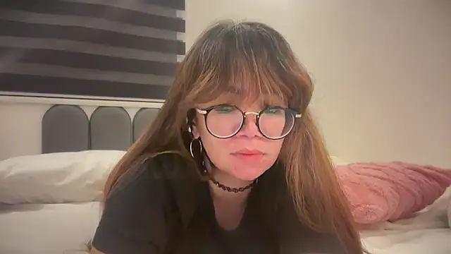 Snapshot of Pinkyrose111 chatting on May 15, 2026, 3:48 am Pinkyrose111 online show from May 15, 2026, 3:48 am