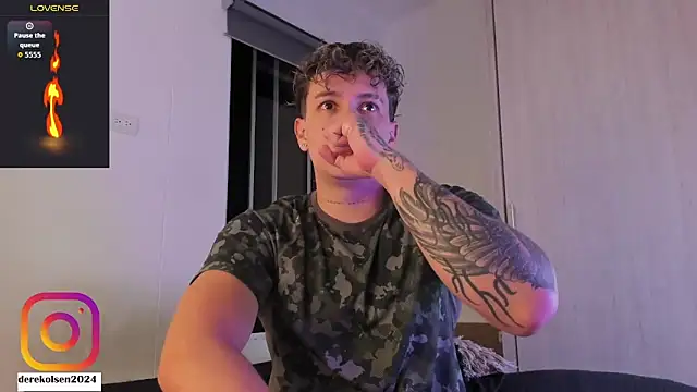 Snapshot of DerekOlsen chatting on November 14, 2025, 2:04 am DerekOlsen online show from November 14, 2025, 2:04 am