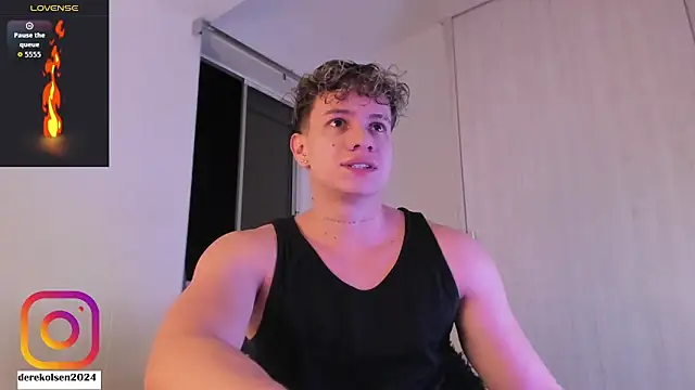 Snapshot of DerekOlsen chatting on October 24, 2025, 2:43 am DerekOlsen online show from October 24, 2025, 2:43 am