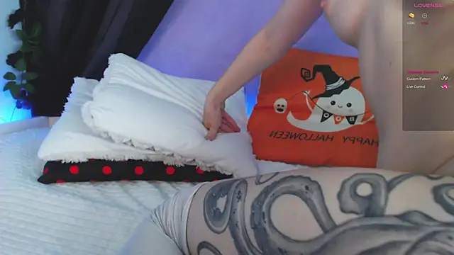 Snapshot of Scarlettsrorm chatting on October 16, 2025, 5:16 am Scarlettsrorm online show from October 16, 2025, 5:16 am