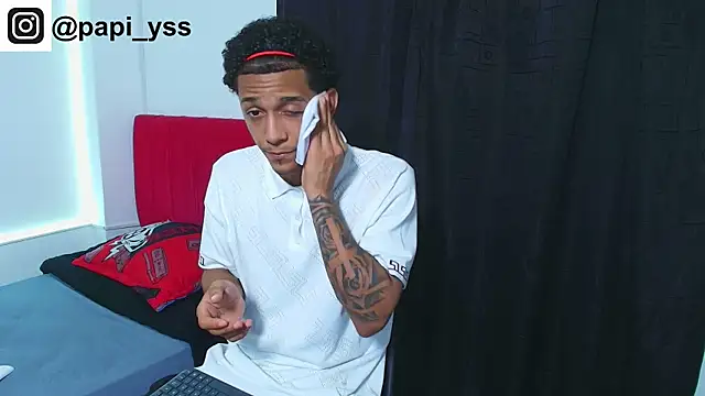 Snapshot of dominic_smith_ chatting on November 20, 2025, 10:42 pm dominic smith online show from November 20, 2025, 10:42 pm