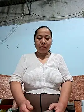 Snapshot of Queen_18200 chatting on May 4, 2026, 9:50 pm Queen 18200 online show from May 4, 2026, 9:50 pm