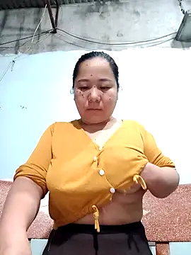 Snapshot of Queen_18200 chatting on December 17, 2025, 9:42 pm Queen 18200 online show from December 17, 2025, 9:42 pm