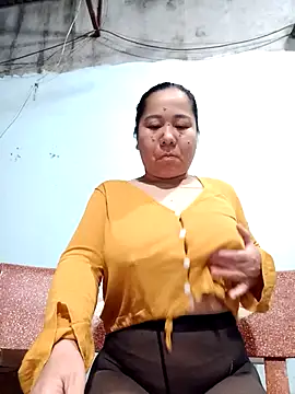 Snapshot of Queen_18200 chatting on December 21, 2025, 10:10 pm Queen 18200 online show from December 21, 2025, 10:10 pm