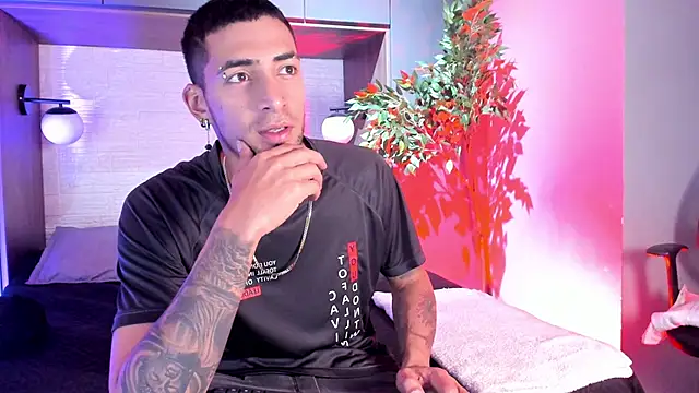 Snapshot of DrakeNeumann chatting on December 22, 2025, 2:11 am DrakeNeumann online show from December 22, 2025, 2:11 am