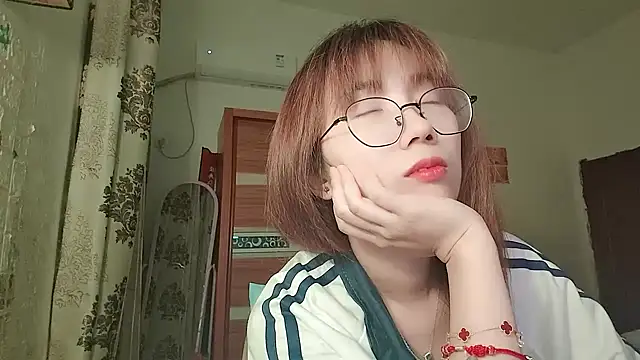 Lili 666 online show from May 18, 2026, 6:01 pm