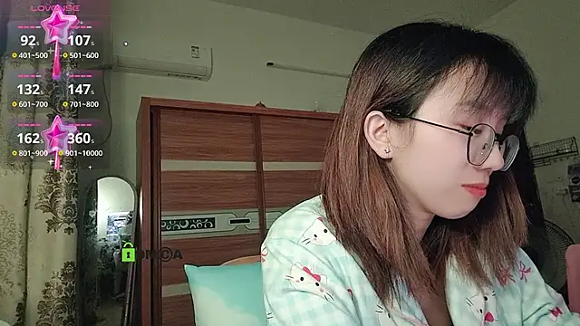 Lili 666 online show from October 25, 2025, 5:13 pm