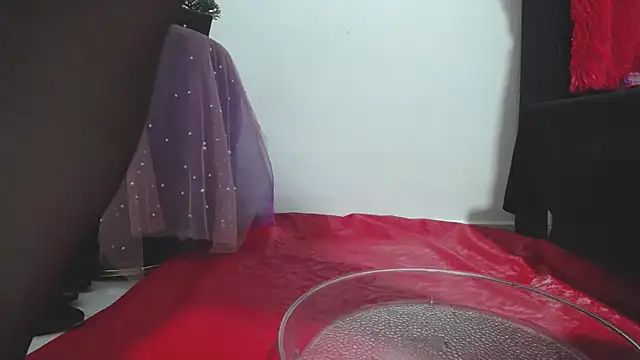 marilyn jon3s online show from September 12, 2025, 5:56 pm