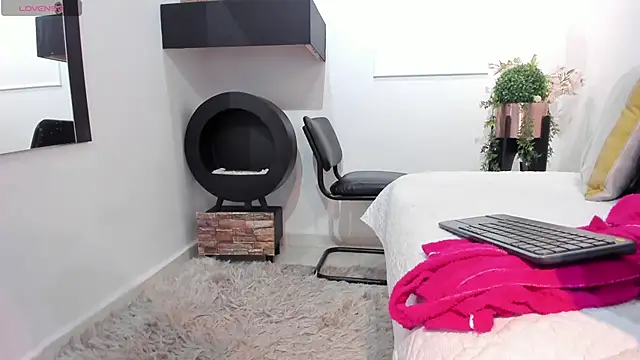 Snapshot of Miranda_doll_ chatting on March 12, 2025, 12:15 pm Miranda doll online show from March 12, 2025, 12:15 pm