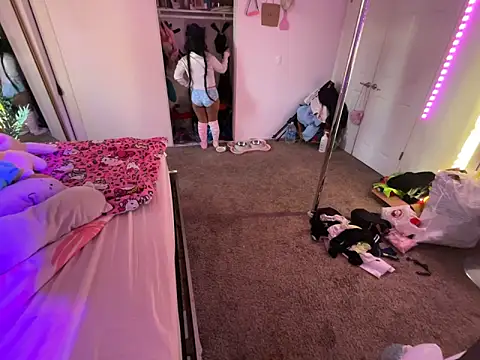 Onlypawzz online show from February 25, 2026, 3:01 pm