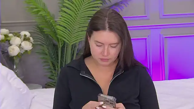 TrishaWinslet online show from October 5, 2025, 5:20 am