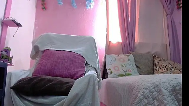 Snapshot of KeillyDiaz chatting on January 18, 2026, 6:44 pm KeillyDiaz online show from January 18, 2026, 6:44 pm