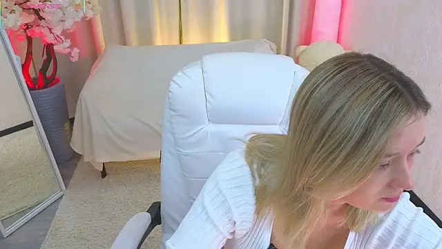 Snapshot of JessRosen chatting on December 4, 2025, 3:38 am JessRosen online show from December 4, 2025, 3:38 am