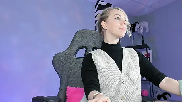 LylithSkye online show from January 17, 2026, 11:25 am