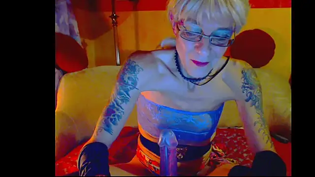 Snapshot of cuxladyboy chatting on November 30, 2025, 12:11 am cuxladyboy online show from November 30, 2025, 12:11 am