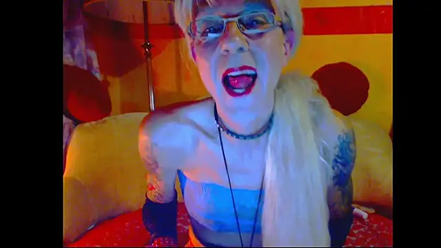 Snapshot of cuxladyboy chatting on October 17, 2025, 12:47 am cuxladyboy online show from October 17, 2025, 12:47 am