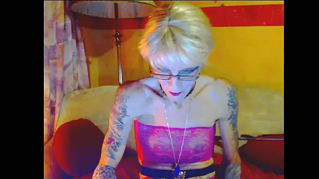 Snapshot of cuxladyboy chatting on December 29, 2024, 9:50 am cuxladyboy online show from December 29, 2024, 9:50 am