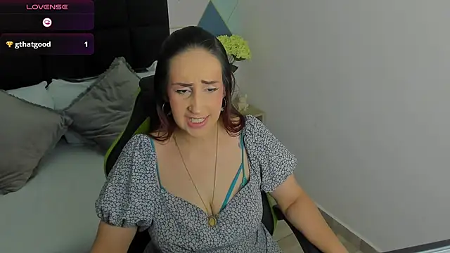 jadde13  online show from November 5, 2025, 8:01 pm