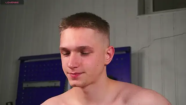 Snapshot of dustyn_fox chatting on December 13, 2025, 8:04 pm dustyn fox online show from December 13, 2025, 8:04 pm