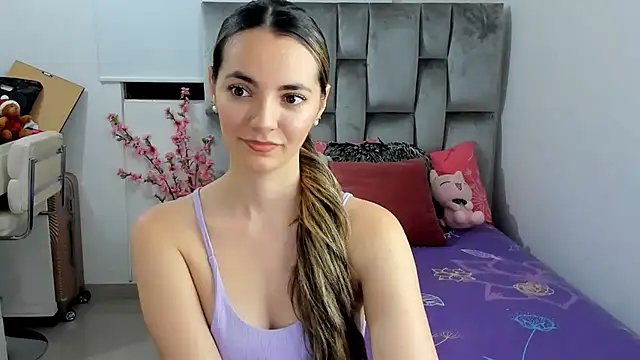 Snapshot of baby-miah chatting on December 3, 2024, 5:37 am baby-miah online show from December 3, 2024, 5:37 am