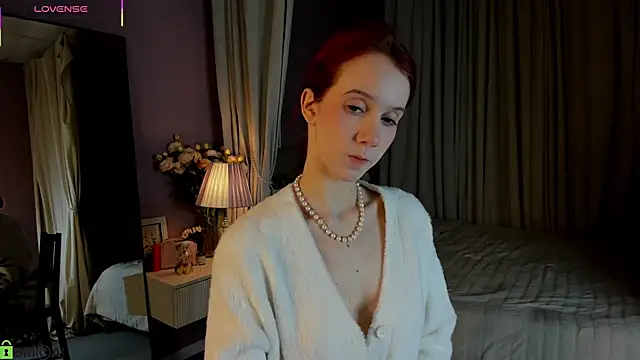 Snapshot of Dearly_Emily chatting on April 10, 2026, 5:20 pm Dearly Emily online show from April 10, 2026, 5:20 pm