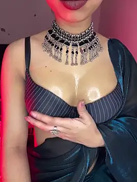 Hot-sexy222 online show from November 4, 2025, 3:05 pm