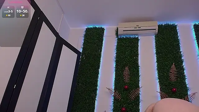 Snapshot of Nicole__Aniston_ chatting on December 23, 2024, 8:36 pm Nicole Aniston online show from December 23, 2024, 8:36 pm