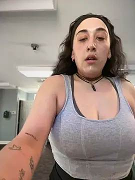 ThicBunz online show from May 7, 2026, 1:58 pm