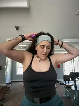 ThicBunz online show from May 5, 2026, 1:14 pm