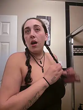 ThicBunz online show from February 14, 2026, 9:59 pm