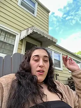 ThicBunz online show from May 26, 2026, 10:30 pm