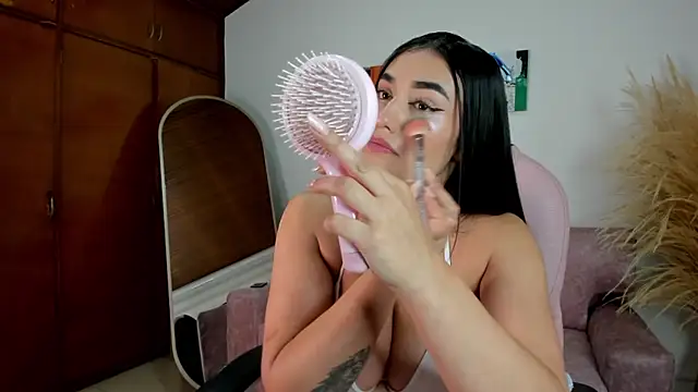 Alheli 16 online show from February 17, 2026, 11:51 am