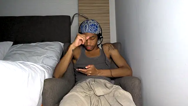 Snapshot of Skinnyblackman chatting on May 1, 2026, 1:10 am Skinnyblackman online show from May 1, 2026, 1:10 am